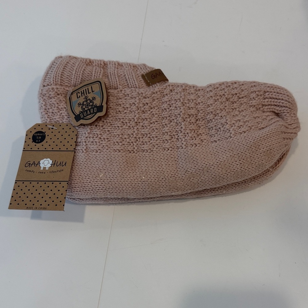 NWT GAA HUU Pink Knit Cozy Lined Socks Slippers with Bottom Grips Women S/M 5-7